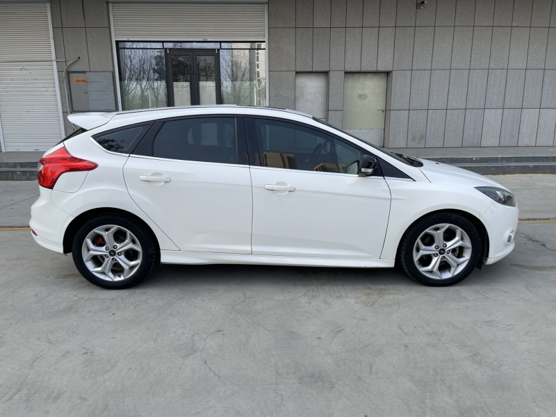 济宁14年福特福克斯7