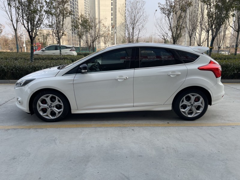 济宁14年福特福克斯8