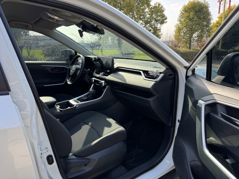 盐城25年丰田RAV4荣放8