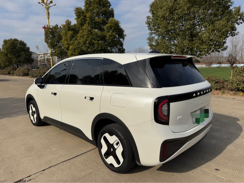 盐城25年极狐汽车考拉3