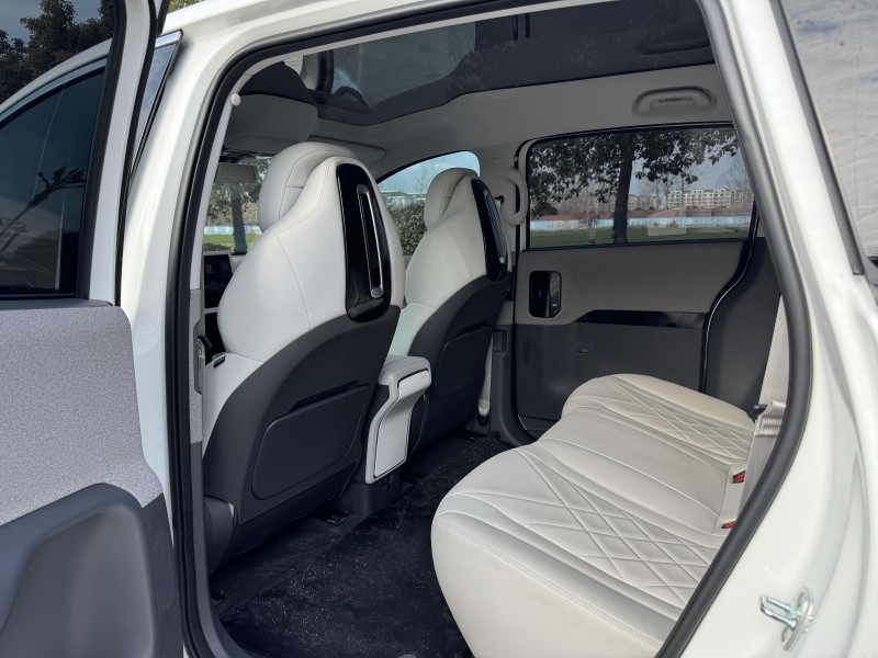 盐城25年极狐汽车考拉7