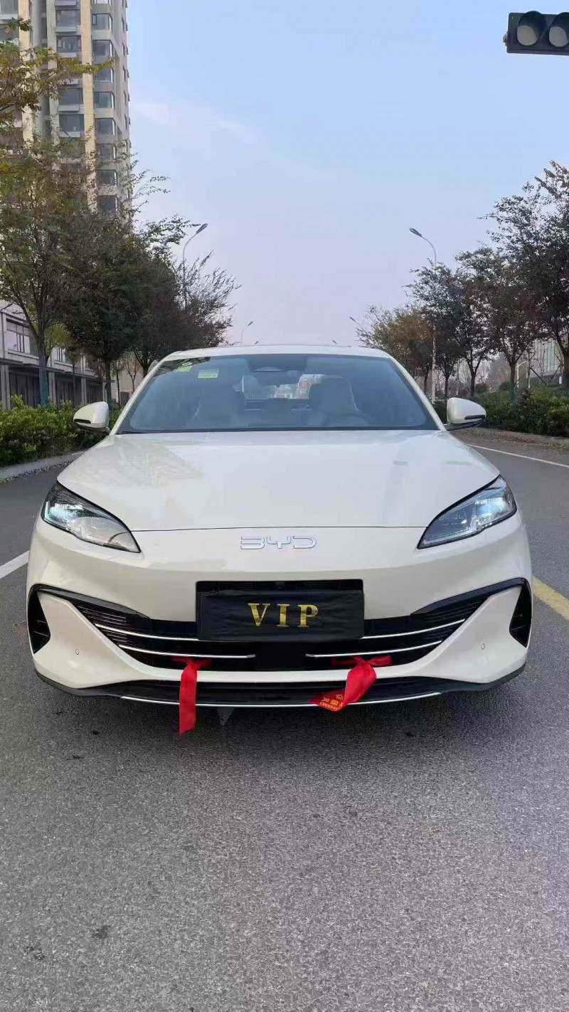 青岛25年比亚迪海豹1