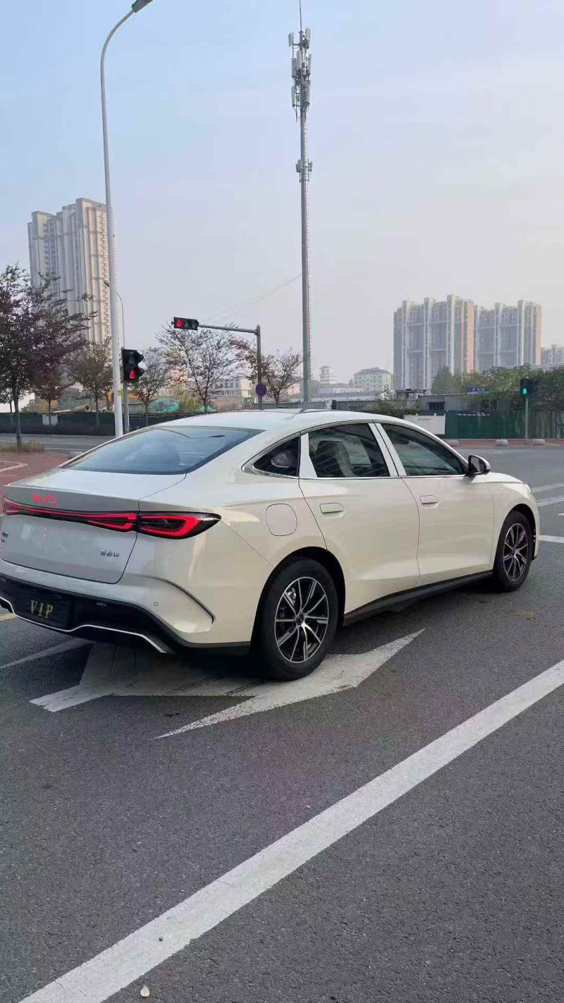 青岛25年比亚迪海豹7