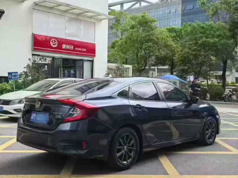 深圳21年本田思域7