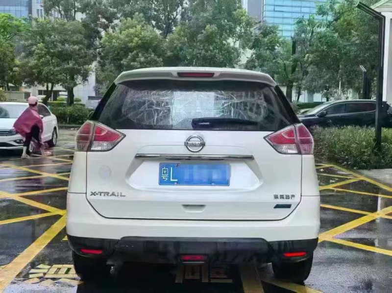 深圳15年日产奇骏5