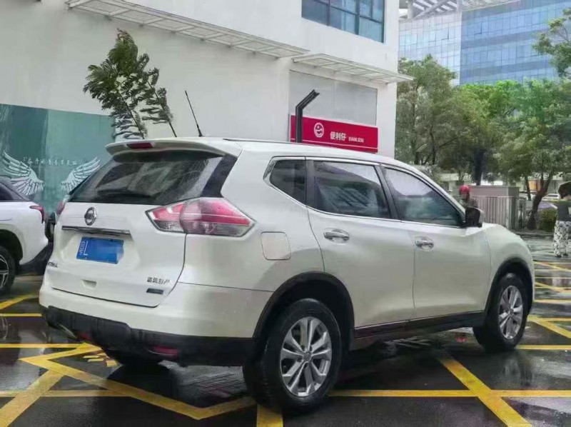 深圳15年日产奇骏7
