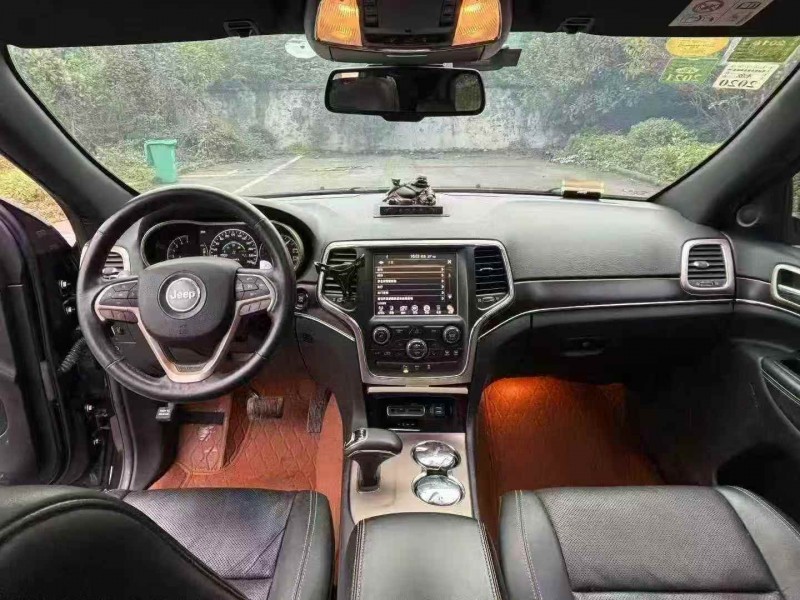 宜昌14年Jeep大切诺基6