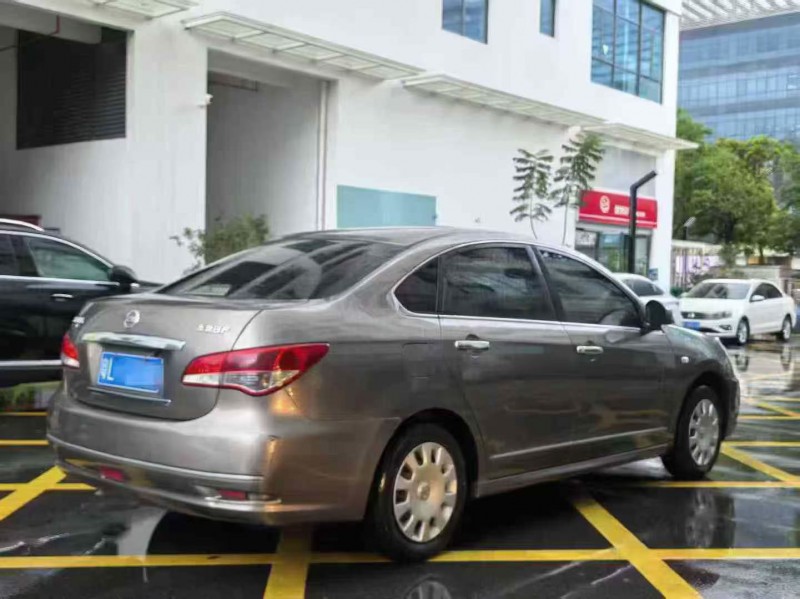 深圳16年日产轩逸8