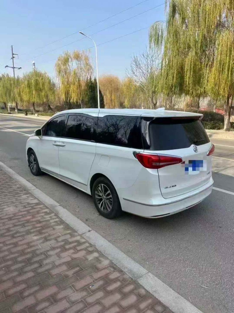 青岛18年别克GL87