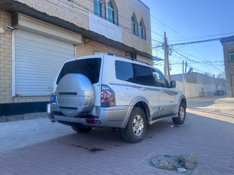 保定12年三菱帕杰罗3