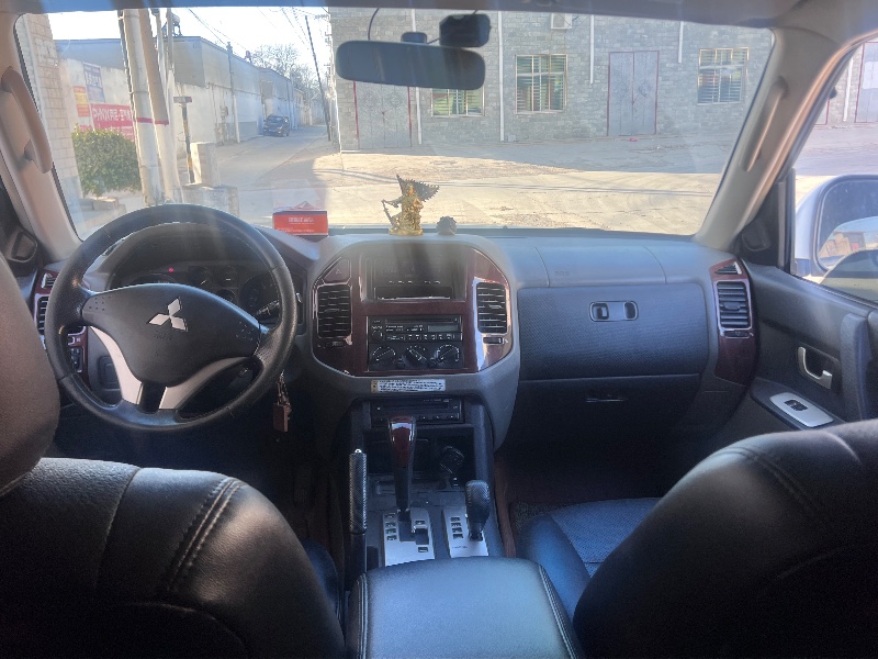 保定12年三菱帕杰罗6