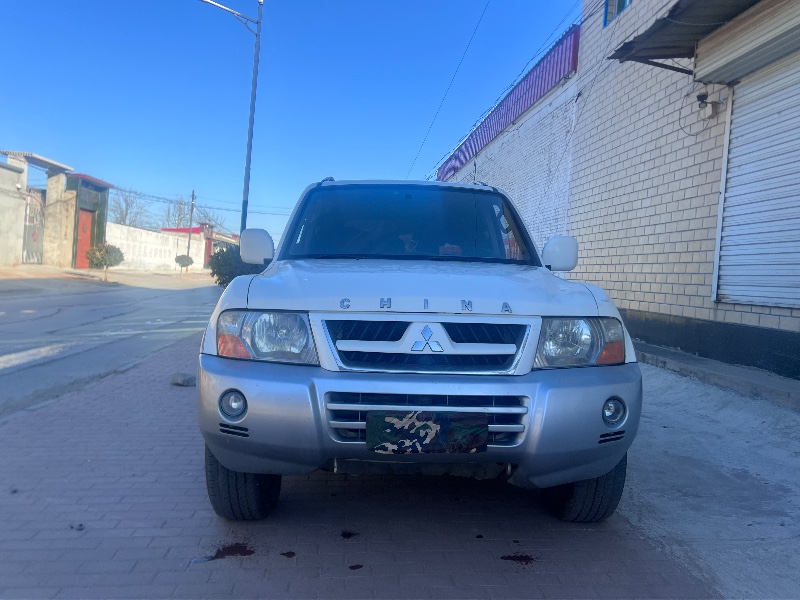 保定12年三菱帕杰罗1