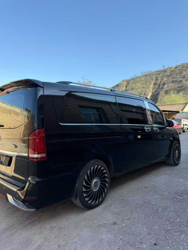 兰州18年奔驰威霆8