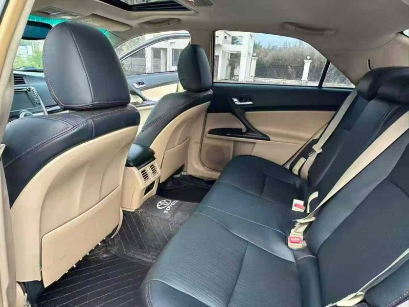 南宁12年丰田锐志6