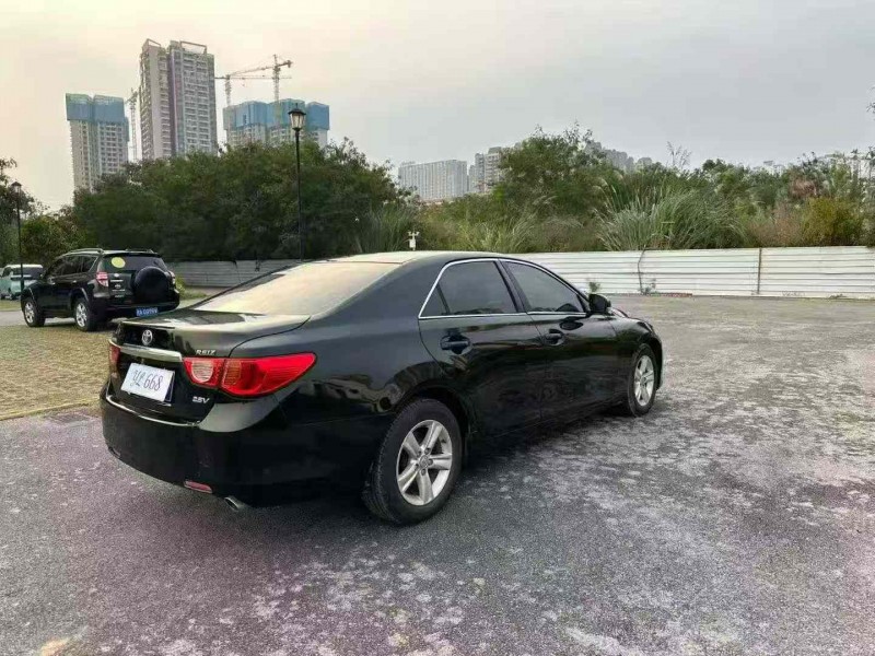 南宁12年丰田锐志7