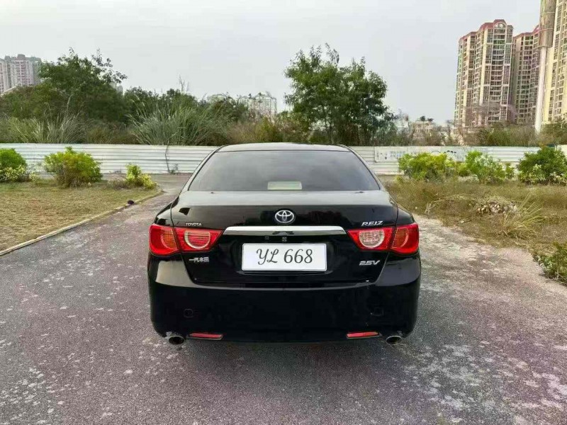 南宁12年丰田锐志9