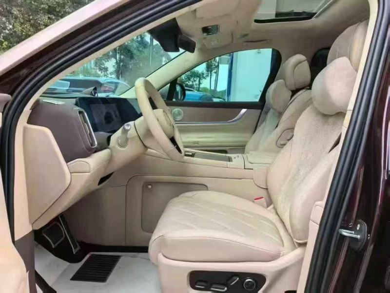 深圳25年华为智选问界4