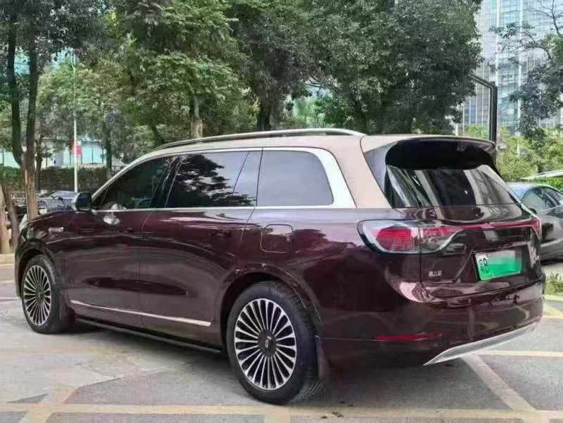 深圳25年华为智选问界8