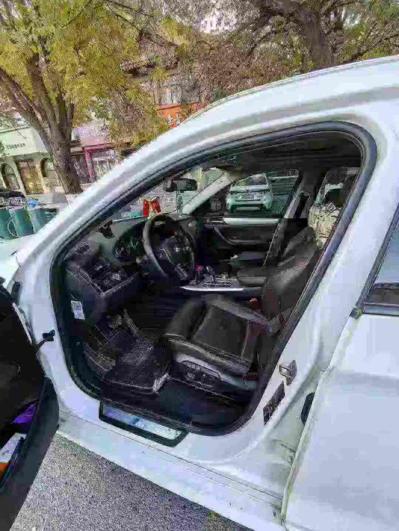 济宁18年宝马X44