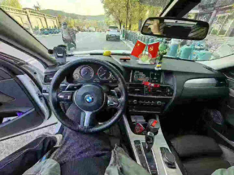 济宁18年宝马X45