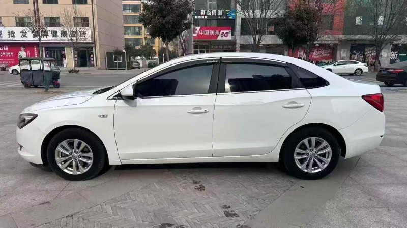 济宁17年别克英朗3