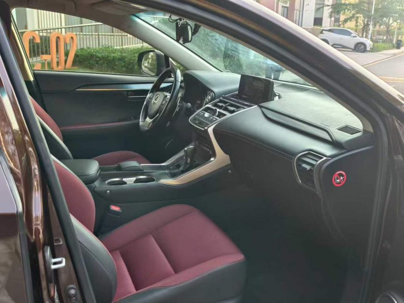 广州18年雷克萨斯NX7