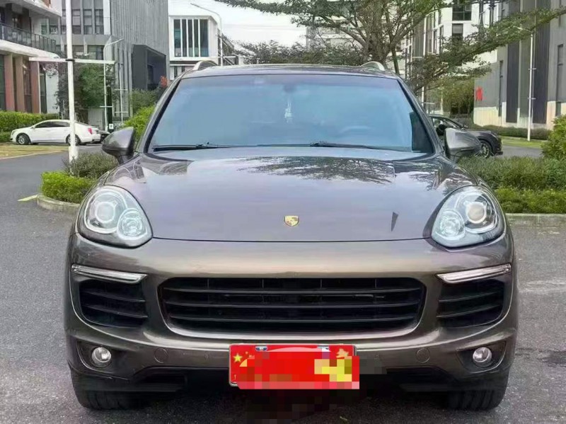 广州16年保时捷卡宴1