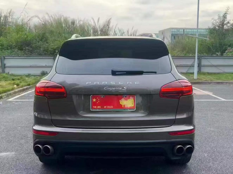 广州16年保时捷卡宴9