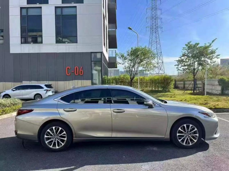 广州24年雷克萨斯ES7