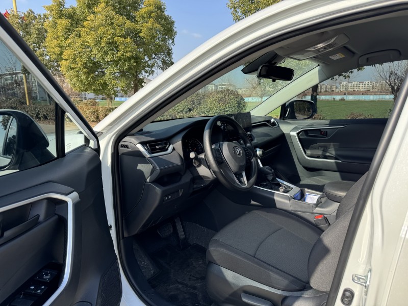 盐城25年丰田RAV4荣放4