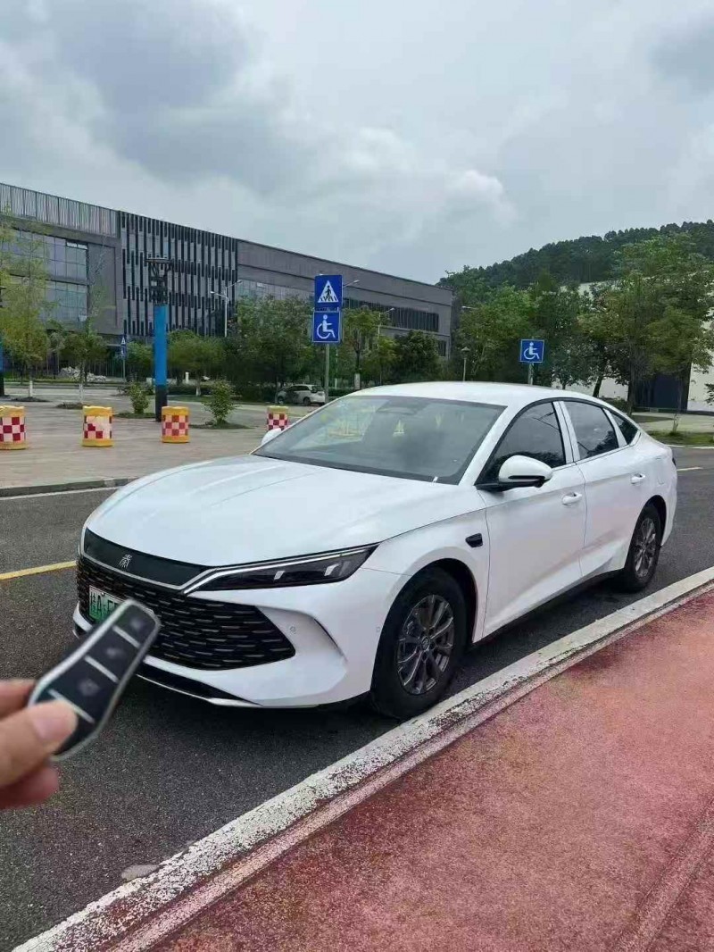 北海25年比亚迪秦3