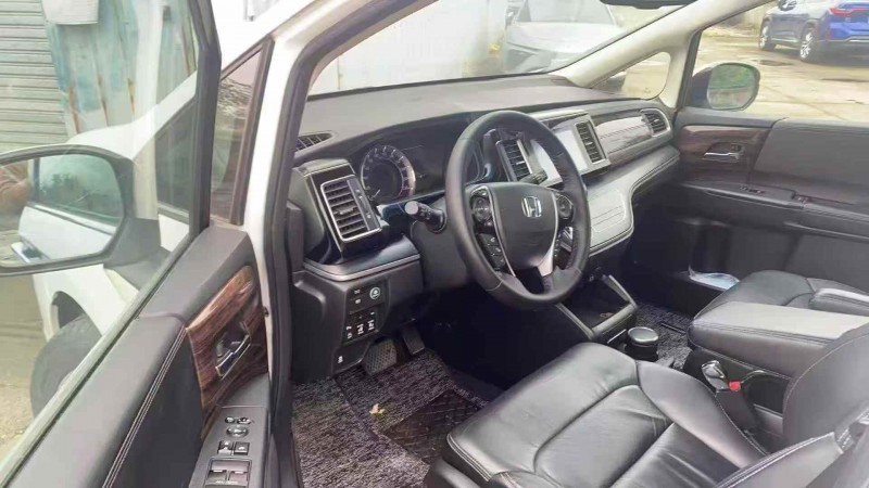 宜昌18年本田艾力绅6