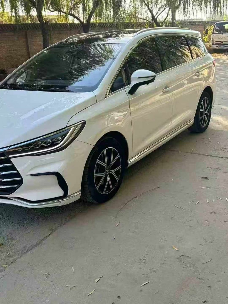 保定23年比亚迪宋2