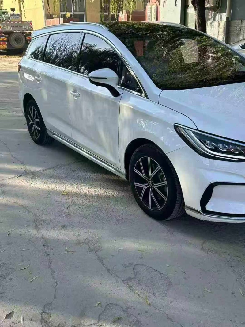 保定23年比亚迪宋3