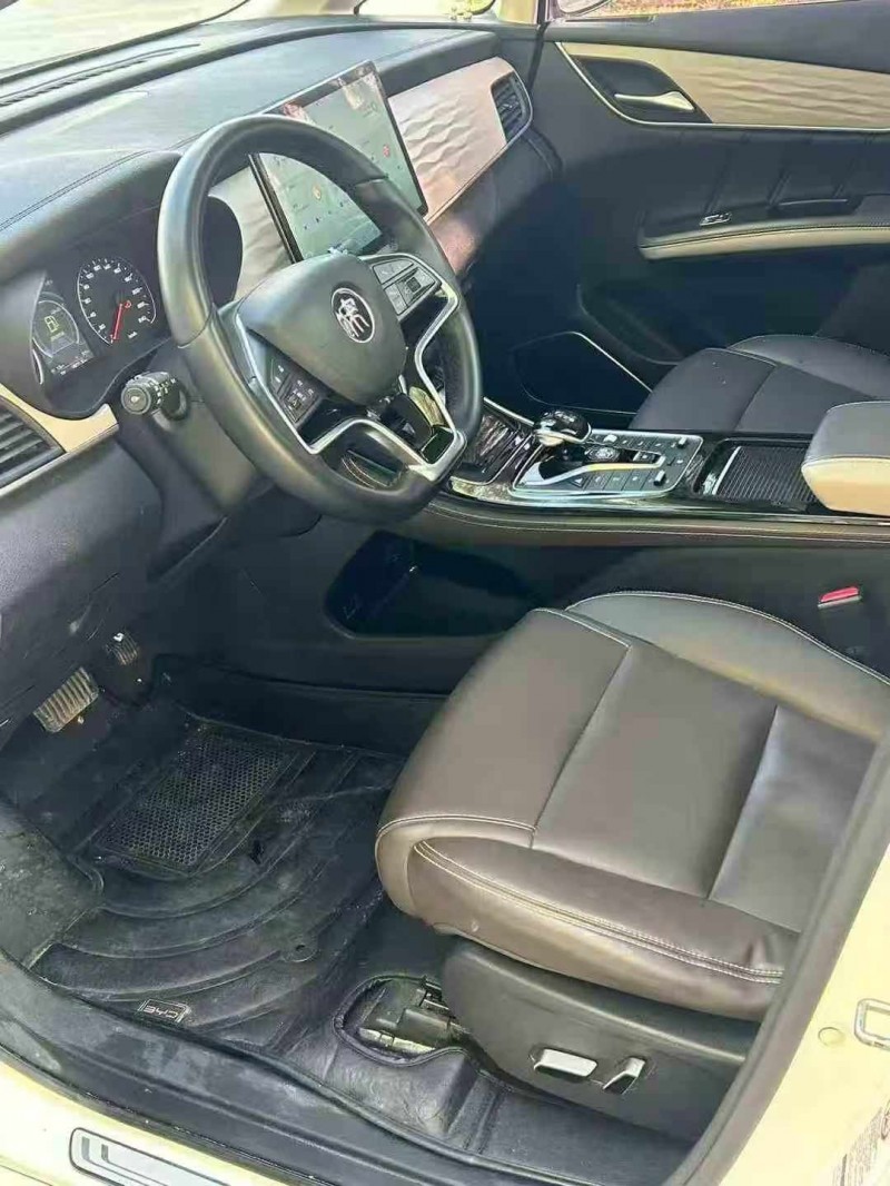 保定23年比亚迪宋8