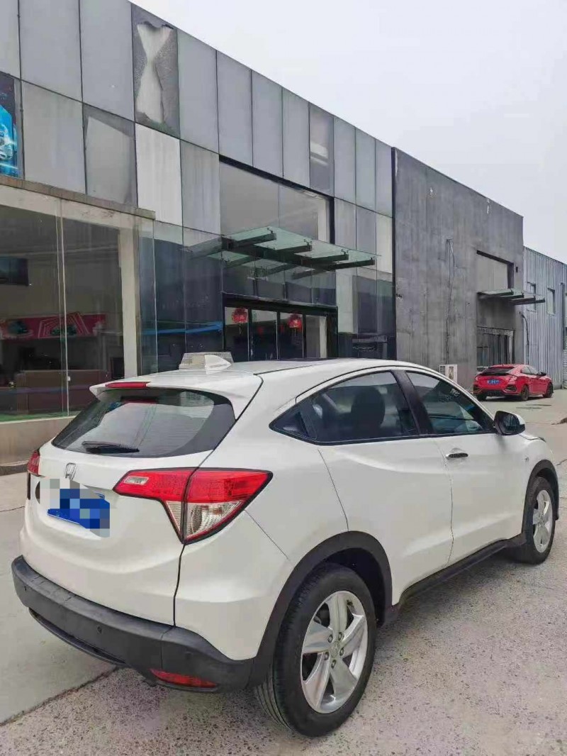 保定21年本田缤智8