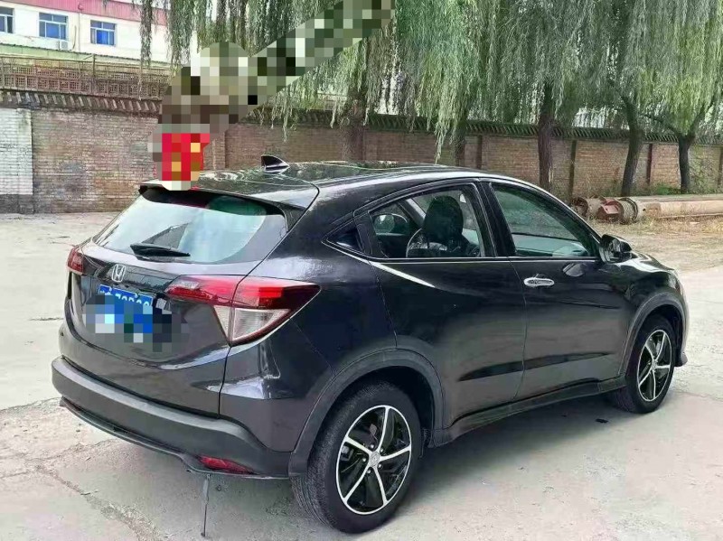 保定20年本田缤智8