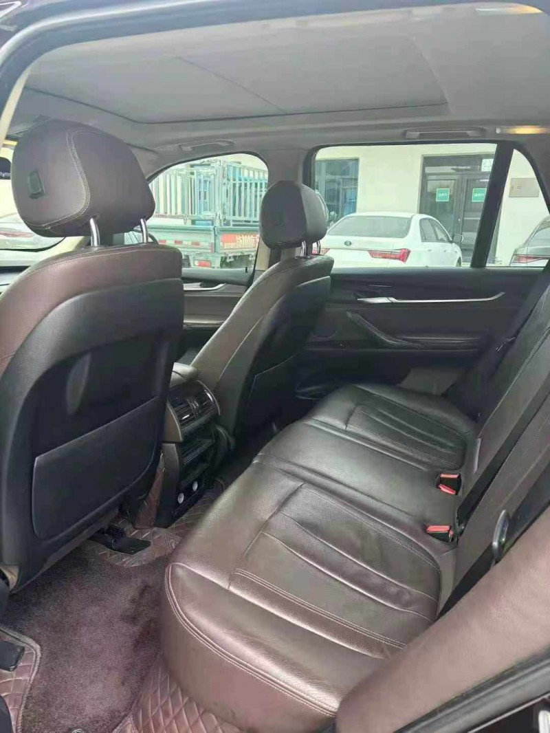 保定16年宝马X57