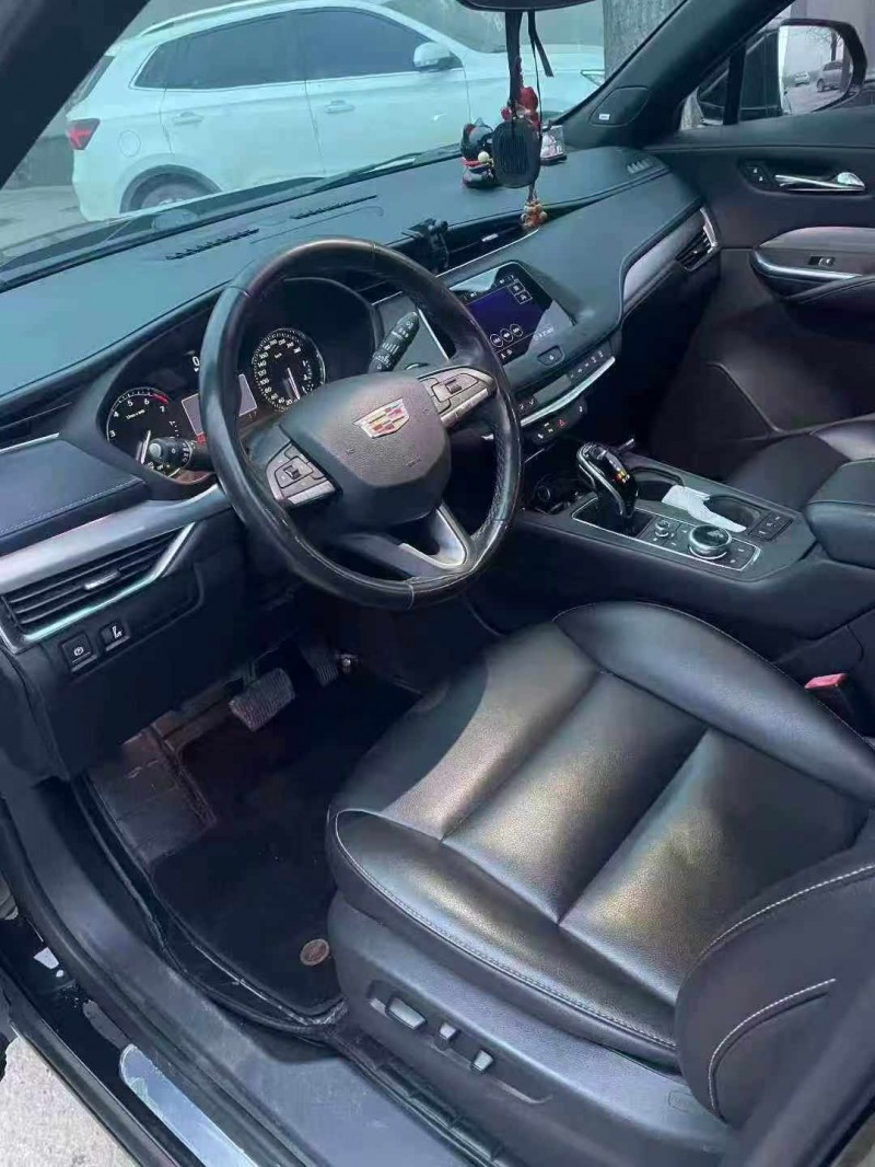 保定20年凯迪拉克XT44