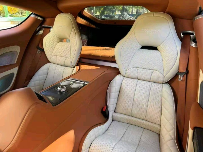 玉溪14年阿斯顿·马丁Cygnet7