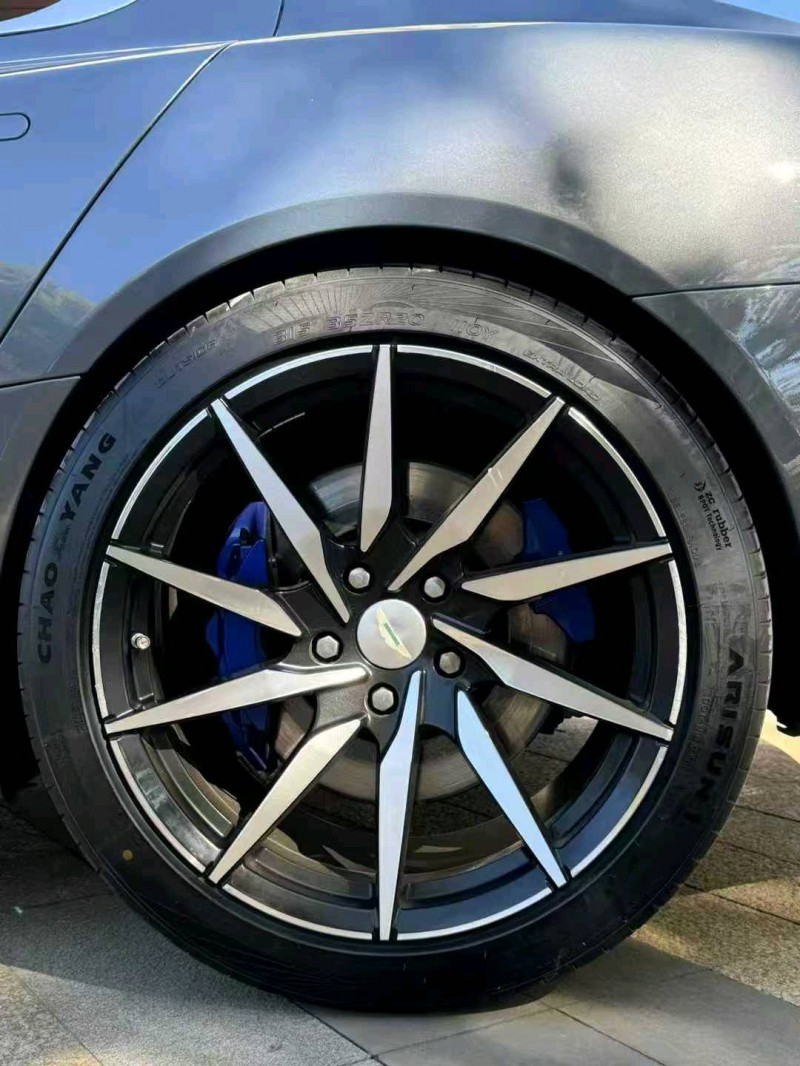 玉溪14年阿斯顿·马丁Cygnet8