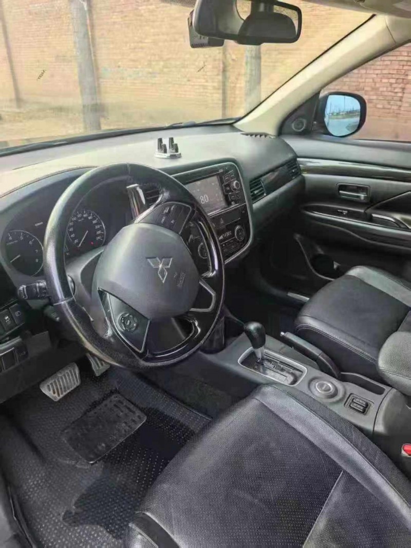 保定16年三菱欧蓝德4