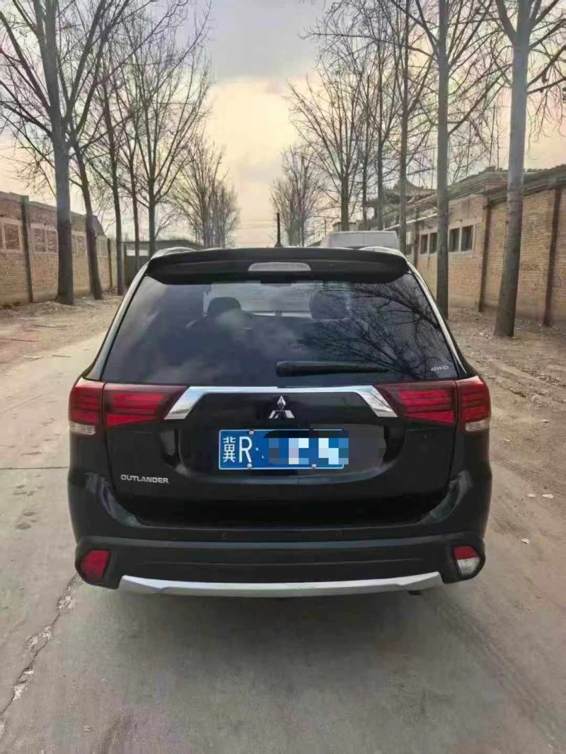 保定16年三菱欧蓝德9