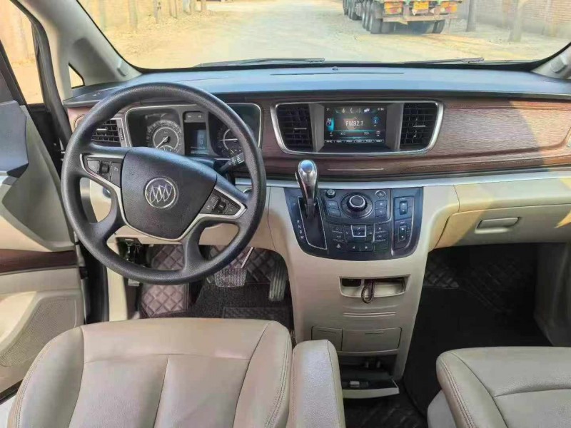 保定18年别克GL84