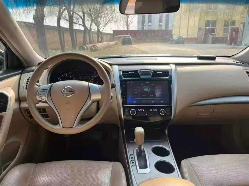 保定18年日产天籁5