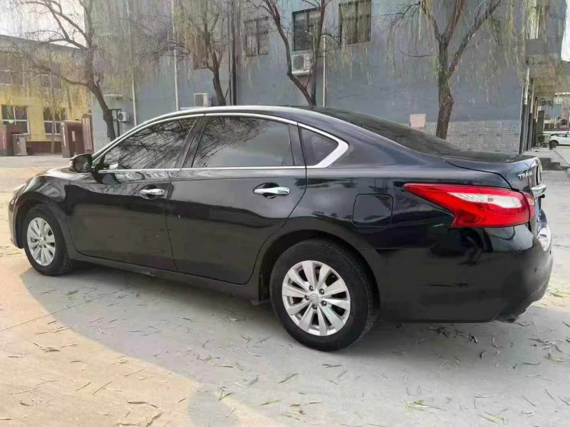 保定18年日产天籁8