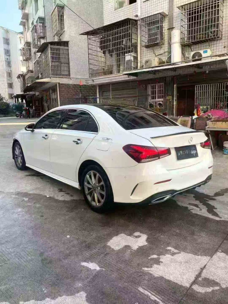 张家界20年奔驰A8