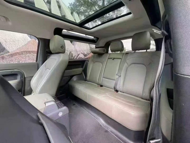 深圳22年路虎卫士5