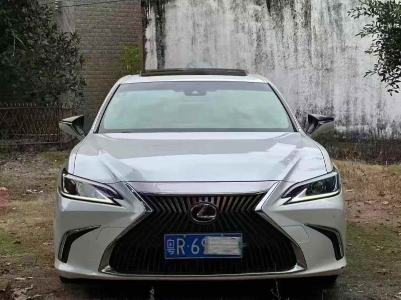 广州19年雷克萨斯ES1