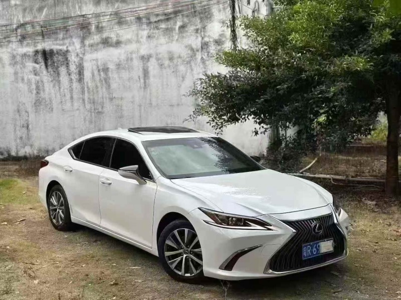 广州19年雷克萨斯ES2